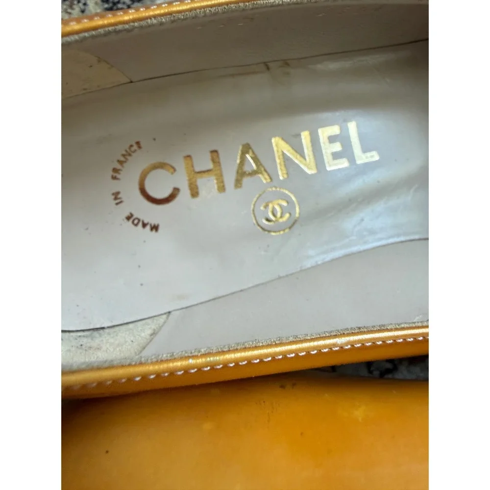 CHANEL vintage cap‎ toe low heels 8
